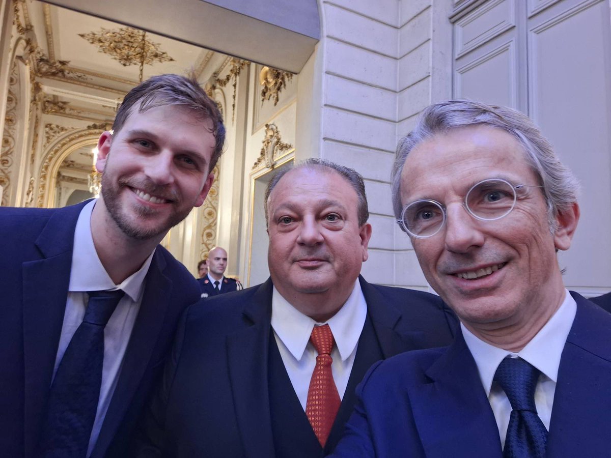 No jantar de Estado do presidente <a href="/LulaOficial/">Lula</a> no Palácio do Eliseu… em ótima companhia!

<a href="/paulcabannes_/">Paul Cabannes</a> <a href="/erickjacquin/">Erick Jacquin</a>