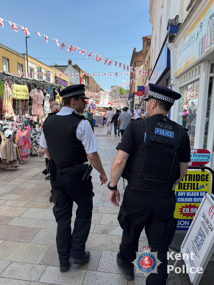 KentPoliceDart's tweet image. Our special constables together with their Metropolitan Police counterparts have taken part in a joint operation to clamp down on crime and antisocial behaviour in #Dartford, #Gravesham, #Medway and areas of the county merging with London. Find out more: kent.police.uk/news/kent/late…