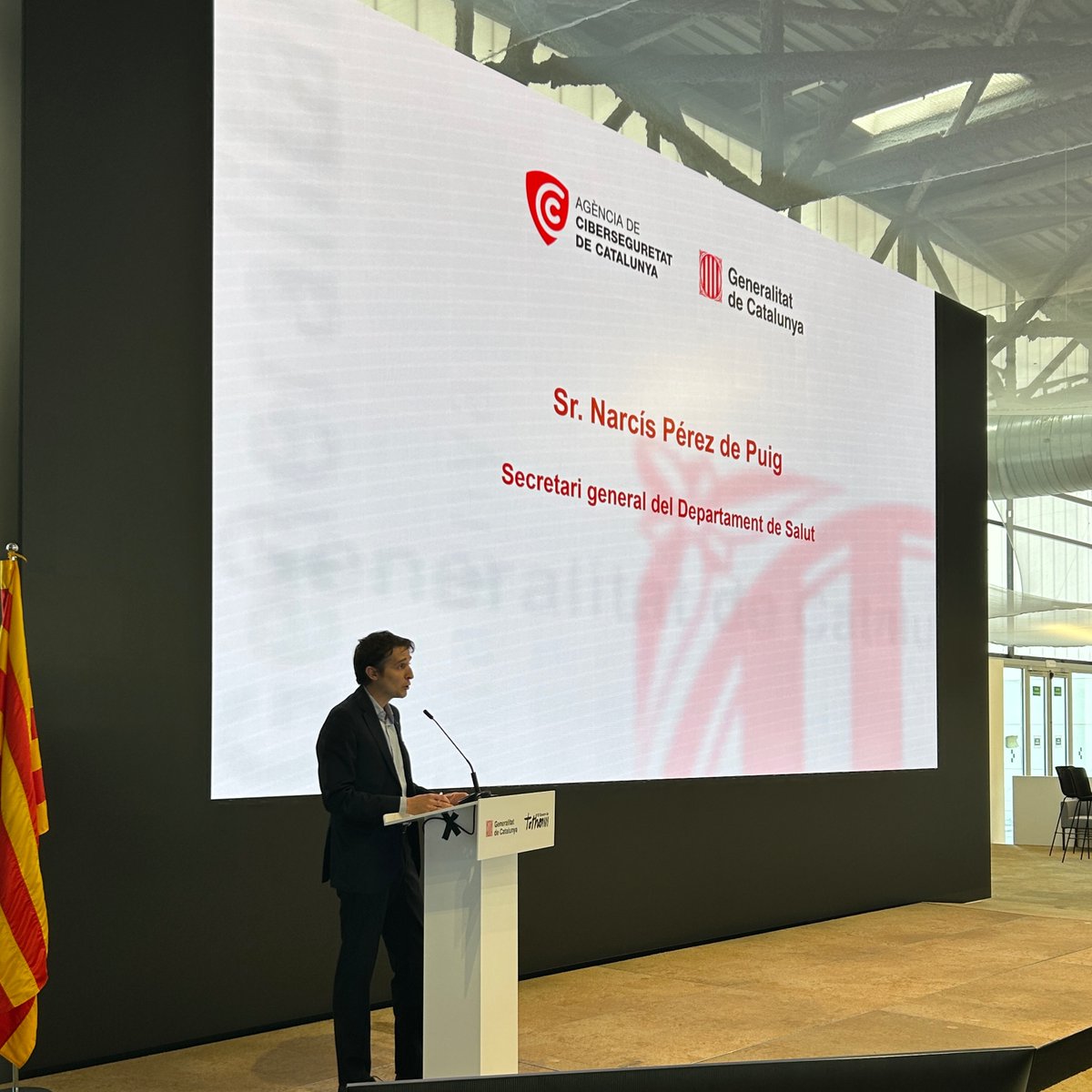 🔐🩺 'És important assegurar-nos que les dades del nostre sistema sanitari estan ben protegides'.

Presentem el model de #ciberseguretat al SISCAT, amb la col·laboració del Departament de Salut i l'Hospital Clínic. Una trobada on s'han abordat, entre d'altres, les tendències del
