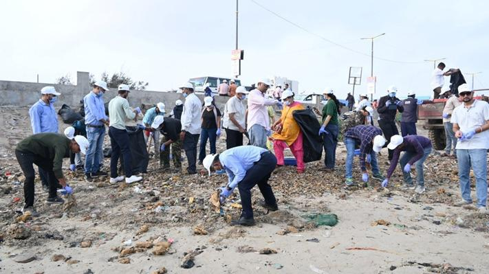 airnews_abad's tweet image. #Gujarat #WorldEnvironmentDay #cleanupdrive

રાજ્યમાં બીચ ક્લીન-અપ ડ્રાઇવમાં ૧,૬૪૦ નાગરીકોએ ૧૮,૩૫૦ કિ. ગ્રા. કચરો એકત્રીત કરી વિવિધ ૧૨ બીચને સ્વચ્છ કર્યા

@InfoGujarat