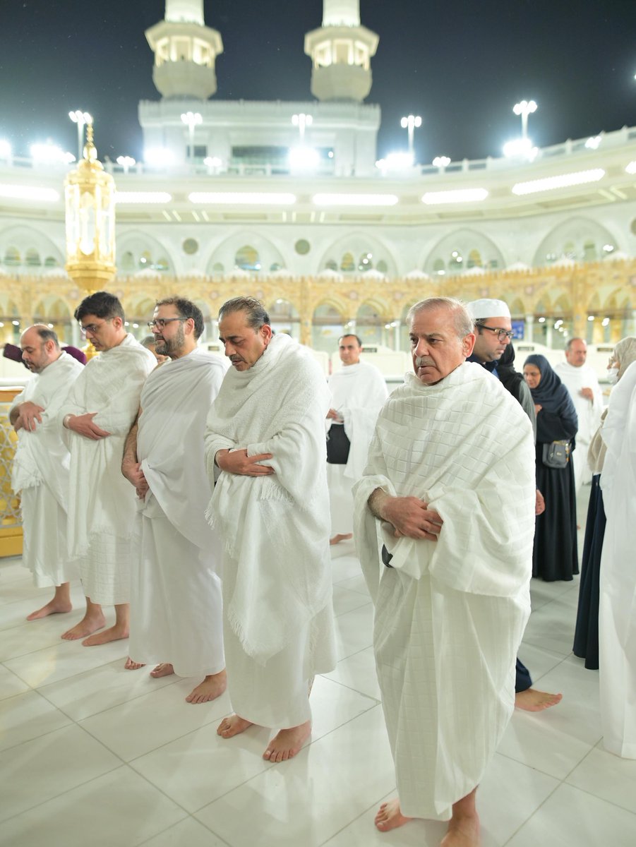 اللہ عاجزوں پر ہمیشہ کرم کرتا ہے