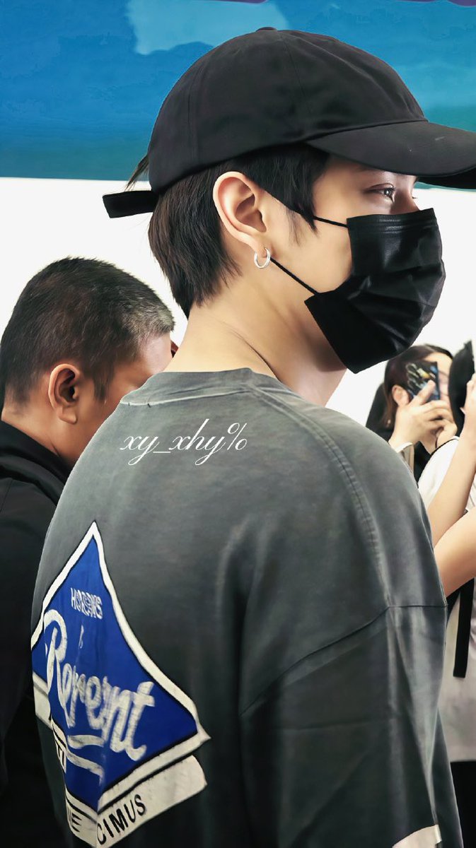 the most beautiful eyes in the world 🥰

Thanks God, he is smiling and in a good mood 🥺 please don't offend him🙏🏼🤞🏼

 #Nanon1stFSinGuangZhou
#mynameisnanon