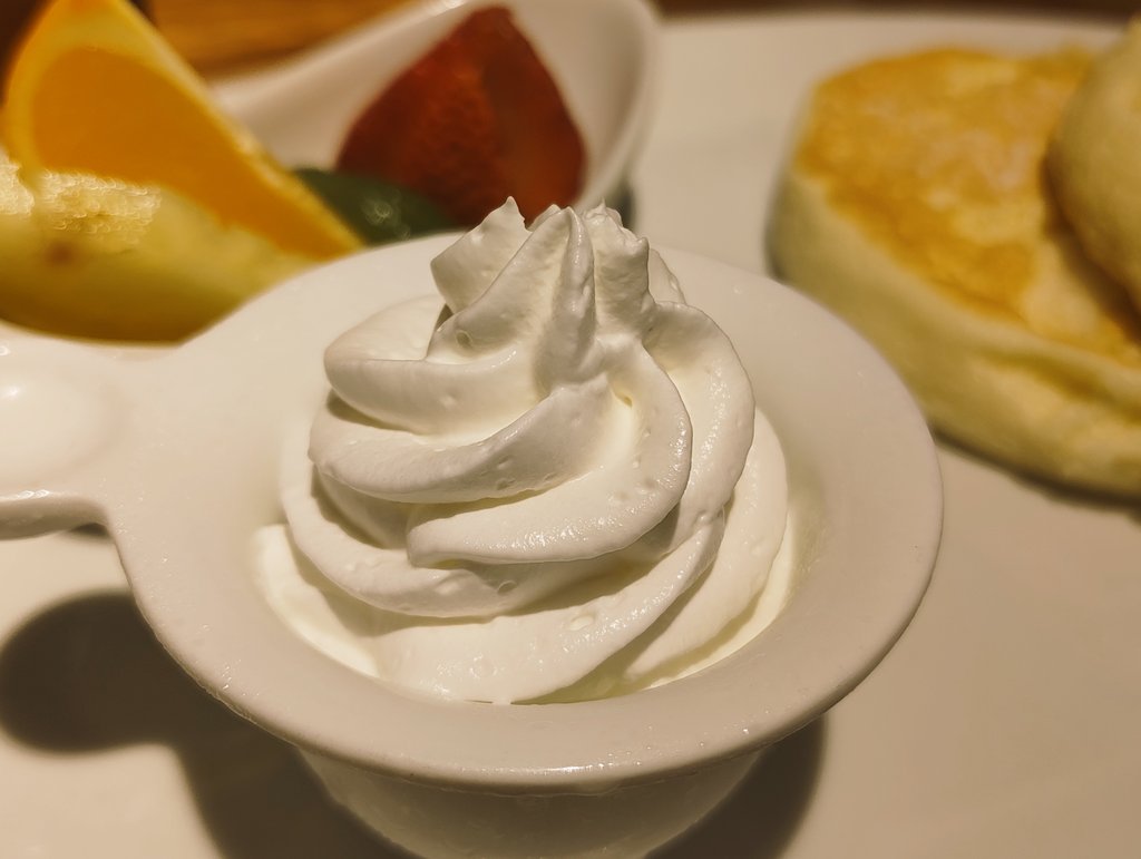 mayubunmei's tweet photo. ママ友とパンケーキ🥞　メレンゲふわふわ過ぎて一瞬でお腹に消えた(´・ω・`).;:…(´・ω…:.;::..(´・;::: .:.;: ｻﾗｻﾗ.. https://t.co/h1WA4Hwlml