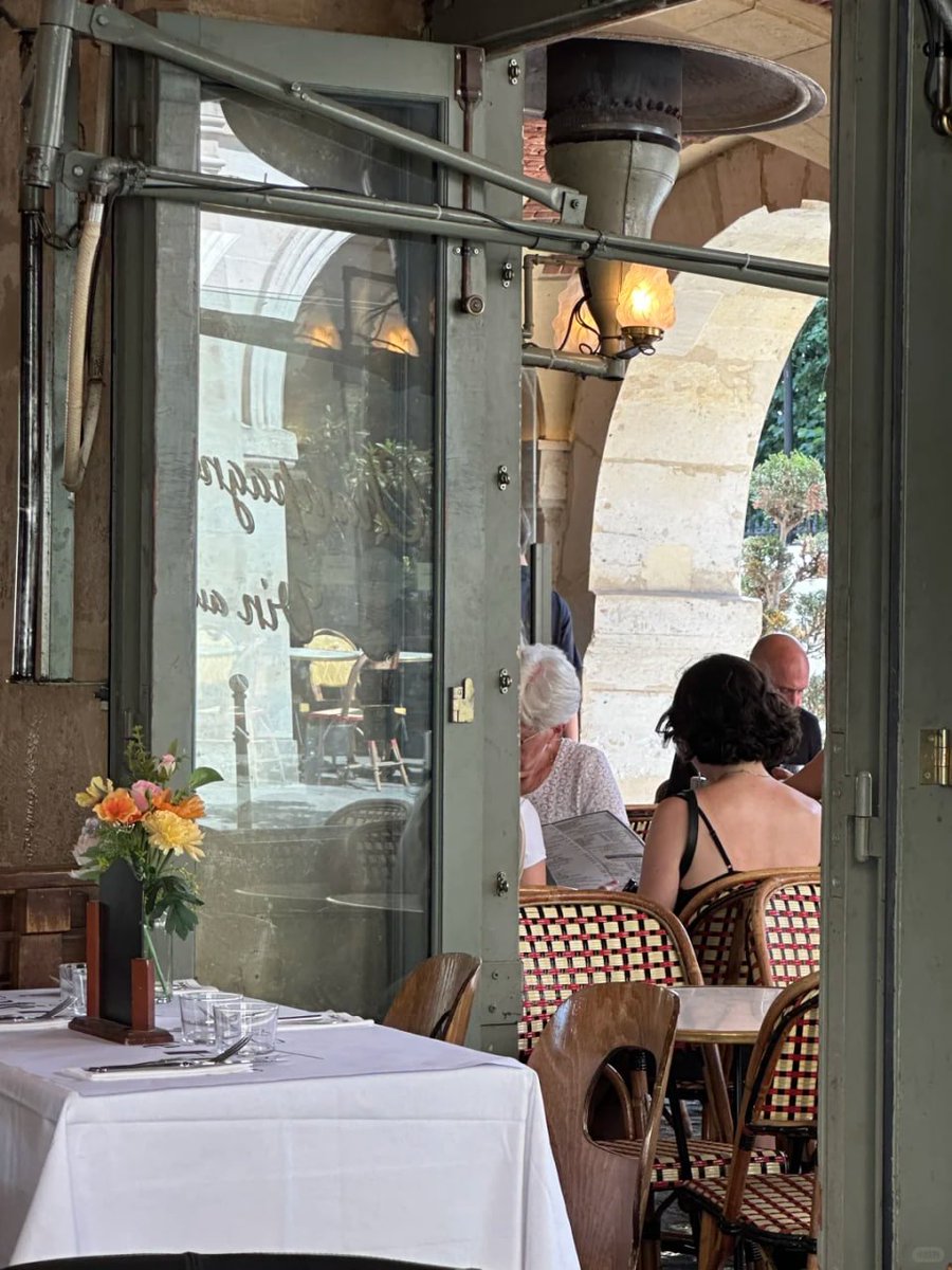 Enjoy this leisurely day, slow down the time, relax your heart, and feel the softest side of life.