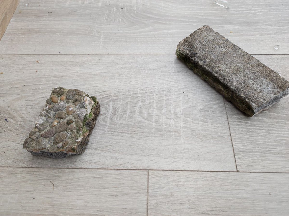 Harriek bi bide dituzte: suntsitzea ala eraikitzea. Guk bigarrena aukeratzen dugu. Zuk?