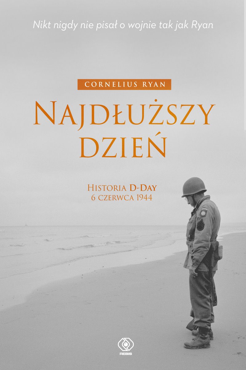 WarNewsPL1's tweet photo. 🇺🇸🇩🇪🇬🇧🇨🇦🇵🇱🇦🇺🇳🇿
Dziś przypada 81. rocznicy lądowania wojsk alianckich w Normandii w 1944 r.

Z tej okazji polecamy Wam książkę od @DW_Rebis „Najdłuższy dzień”, której autorem jest Cornelius Ryan.

Nikt nigdy nie pisał o wojnie tak jak Cornelius Ryan
Lądowanie w Normandii 6 czerwca 1944 roku było największą i najbardziej zło­żoną operacją desantową w dziejach, wymagającą katorżniczej pracy planistów, prze­nikli­wości meteorologów, geniuszu konstruktorów, nadzwyczajnej przebiegłości wy­wia­­du i kontr­­wy­wia­du, a w końcu poświęcenia i przedsiębiorczości żoł­nierzy.
Ryan opisuje D-Day tak plastycznie, że czytelnik niekiedy odnosi wrażenie, iż znalazł się w centrum wydarzeń: na spadochronie pod nocnym niebem, na chybotliwej barce desantowej, pod niemieckim ogniem na normandzkiej plaży... Ta relacja długo jeszcze będzie niedościgłym wzorem dla korespondentów wojennych i his­to­ryków wojsko­wo­ś­ci, którzy usiłują opisać wielkie zmagania zbrojne, nie tracąc z pola widzenia czło­wieka. 

Najdłuższy dzień w 1962 roku został zekranizowany z udziałem takich gwiazd jak John Wayne, Henry Fonda, Robert Mitchum, Richard Burton i Sean Connery. Film nagrodzono dwoma Oscarami.
Cornelius Ryan urodził się w 1920 roku w Dublinie. Był jednym z naj­bar­dziej cenio­nych korespondentów wojennych swoich czasów. Odbył kilkanaście lotów bojowych, relacjonował lądowanie w Normandii, marsz przez Europę 3. Armii gen. Pattona, woj­nę na Pacyfiku. Kawaler Legii Honorowej, zmarł w roku 1974.