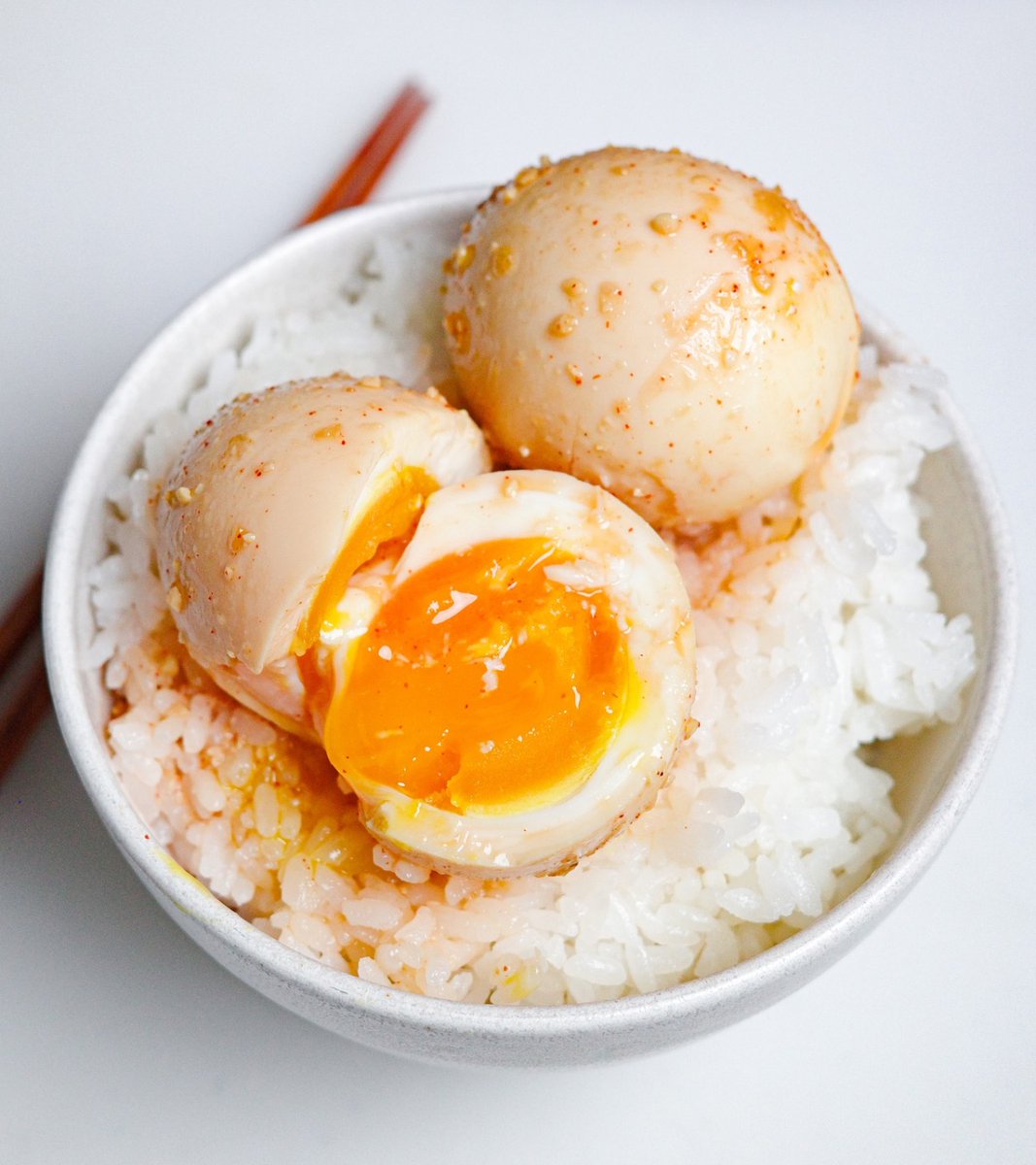 mtmtharb's tweet photo. こってり濃厚なにんにく味噌ダレに漬けた半熟卵。後悔させません絶対作って！（余ったタレはご飯にかけたり、鍋のつけダレにしたり https://t.co/kd3ws1lZ82