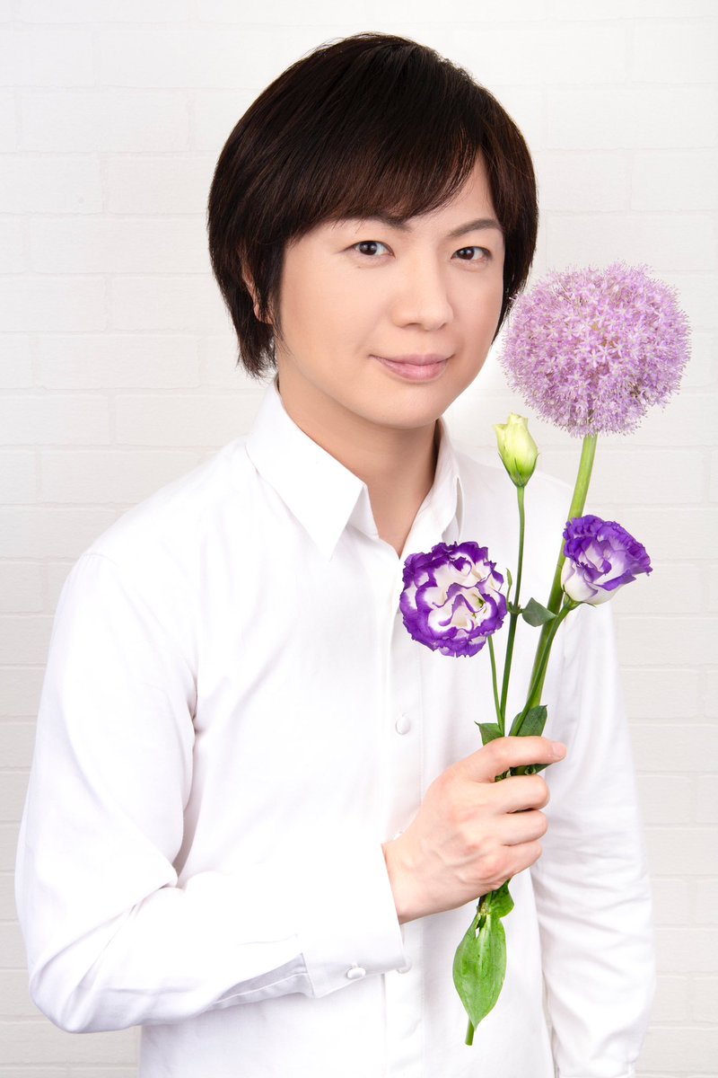 "アリウム"

花言葉は

「深い愛」

大きなまる形がいい！
まるい形はほっこりしますし
永遠や調和と良い意味がたくさん。
京都劇場のコンサートタイトルも
まる◯1でした。
今日も１日お疲れ様でした。
#ひろネット #絆 #花 #花言葉 #花便り #まる #アリウム #深い愛 #ほっこり