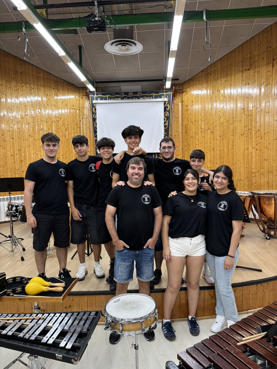 percusound's tweet photo. Hoy los @percusound hemos tocado en el Salón de Actos de la Escuela-conservatorio para los alumnos y alumnas de @cemu . Ya son varios años haciendo esta colaboración y esperamos seguir en próximos cursos. Música!!!! https://t.co/tYGitavwZb