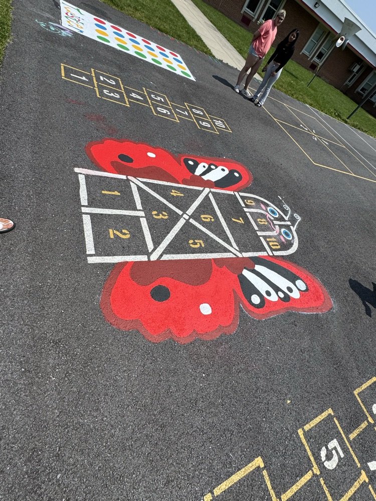 🦅 Big thanks to our partners at Southern HS for helping us add some color to our blacktop! Fresh paint, fun games, and more ways for our Eagles to play and stay active! 🎨🎯🕺 #DealeEaglesSOAR #AACPSawesome #BelongGrowSucceed