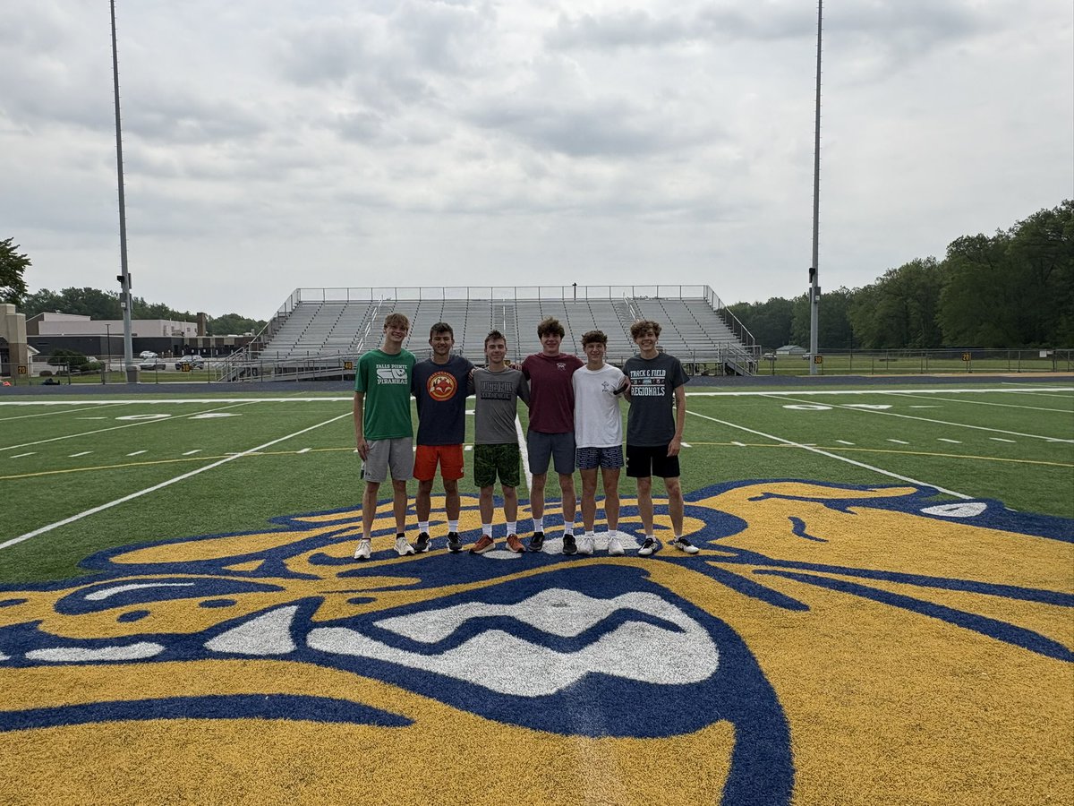 OFalls_Bulldogs's tweet image. Good Luck to the boys 4x400m relay team as they compete in the OHSAA DI Track and Field State Meet at Jesse Owens Memorial Stadium (semi finals this evening at 7:25pm)! Go Bulldogs!