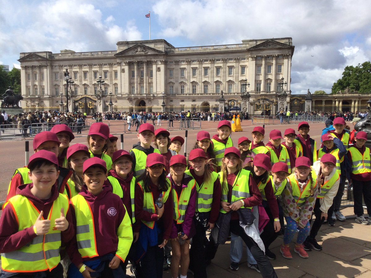 Buckingham Palace and Downing Street this morning. We’re all ready for some lunch now! #stgdbethelight