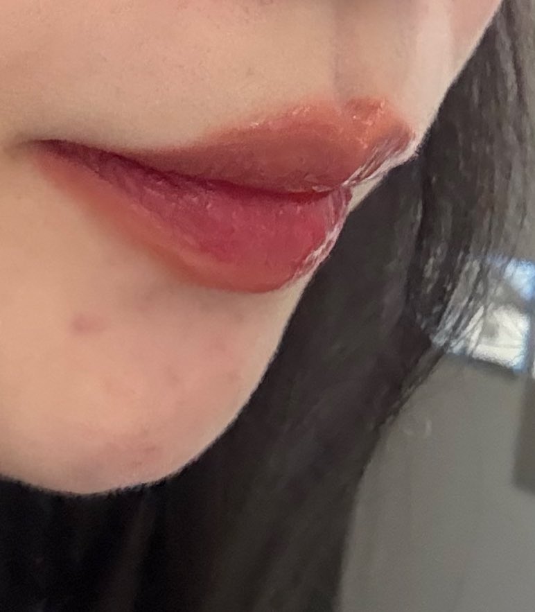 mimimichi4's tweet photo. For those who asked for lips combo:

Any nude lips pencil to overdraw your upper lips. 
Romand juicy lasting tint #22
Fwee 3D gloss #A06 (30%) https://t.co/NpAO8ANviA