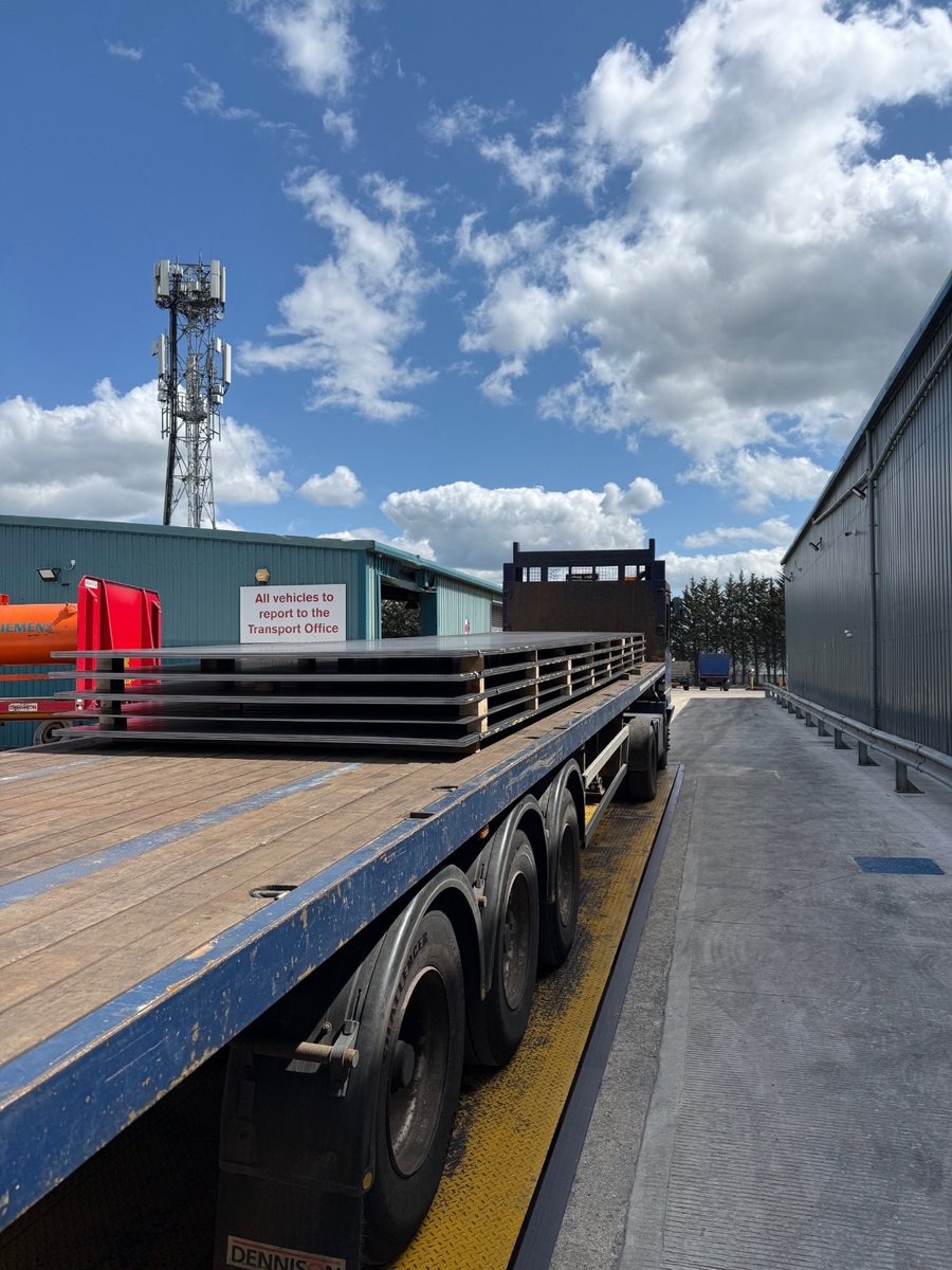 Did you know? 💡
Here at Sebden Steel Northern, we can decoil up to 2100mm wide – and today’s dispatch is a prime example of what our lines can do.
☀ Rolling out in the Yorkshire sunshine:
➡ Up to 12700mm long
➡ 2100mm wide
➡ Up to 25mm thick
➡ Grades from S275JR to S355J2+N