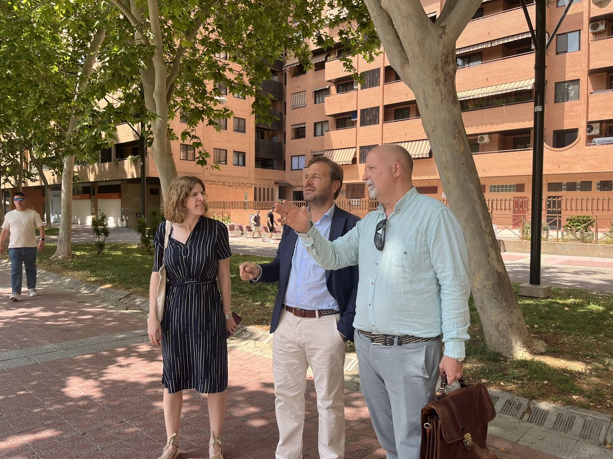 PP de Aragón (@pparagon) on Twitter photo 🏘️ Hoy en el Actur junto a <a href="/angel_bolea/">José Angel Bolea Escartin 🇪🇸🇪🇺🇺🇦🇲🇽</a>, presidente de la Asociación de Vecinos <a href="/actureyfernando/">AVV.ACTUREYFERNANDO</a>, hemos visitado posibles solares para construir la residencia para personas mayores que tanto necesitan
🔵 Trabajaremos junto al Gobierno y el Ayuntamiento para darles una solución 🏘️ Hoy en el Actur junto a <a href="/angel_bolea/">José Angel Bolea Escartin 🇪🇸🇪🇺🇺🇦🇲🇽</a>, presidente de la Asociación de Vecinos <a href="/actureyfernando/">AVV.ACTUREYFERNANDO</a>, hemos visitado posibles solares para construir la residencia para personas mayores que tanto necesitan
🔵 Trabajaremos junto al Gobierno y el Ayuntamiento para darles una solución