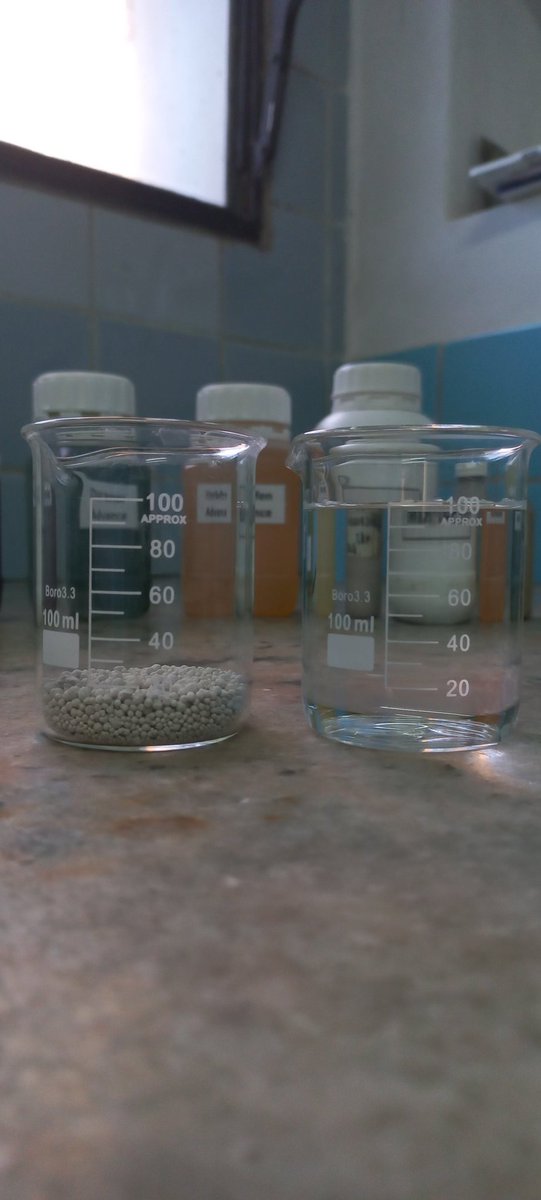 marianoluna79's tweet photo. Estoy probando mezclas para drones.
Para que se den una idea de lo que se esta dando, esa cantidad de atrazina equivale a 1kg/ha y al lado el volumen de agua en la cual la debo diluir que es 10lt/ha.
Se estab dando épocas hermosas para los que nos dedicamos a estos temas 🫡 https://t.co/r4pIxn4rVl