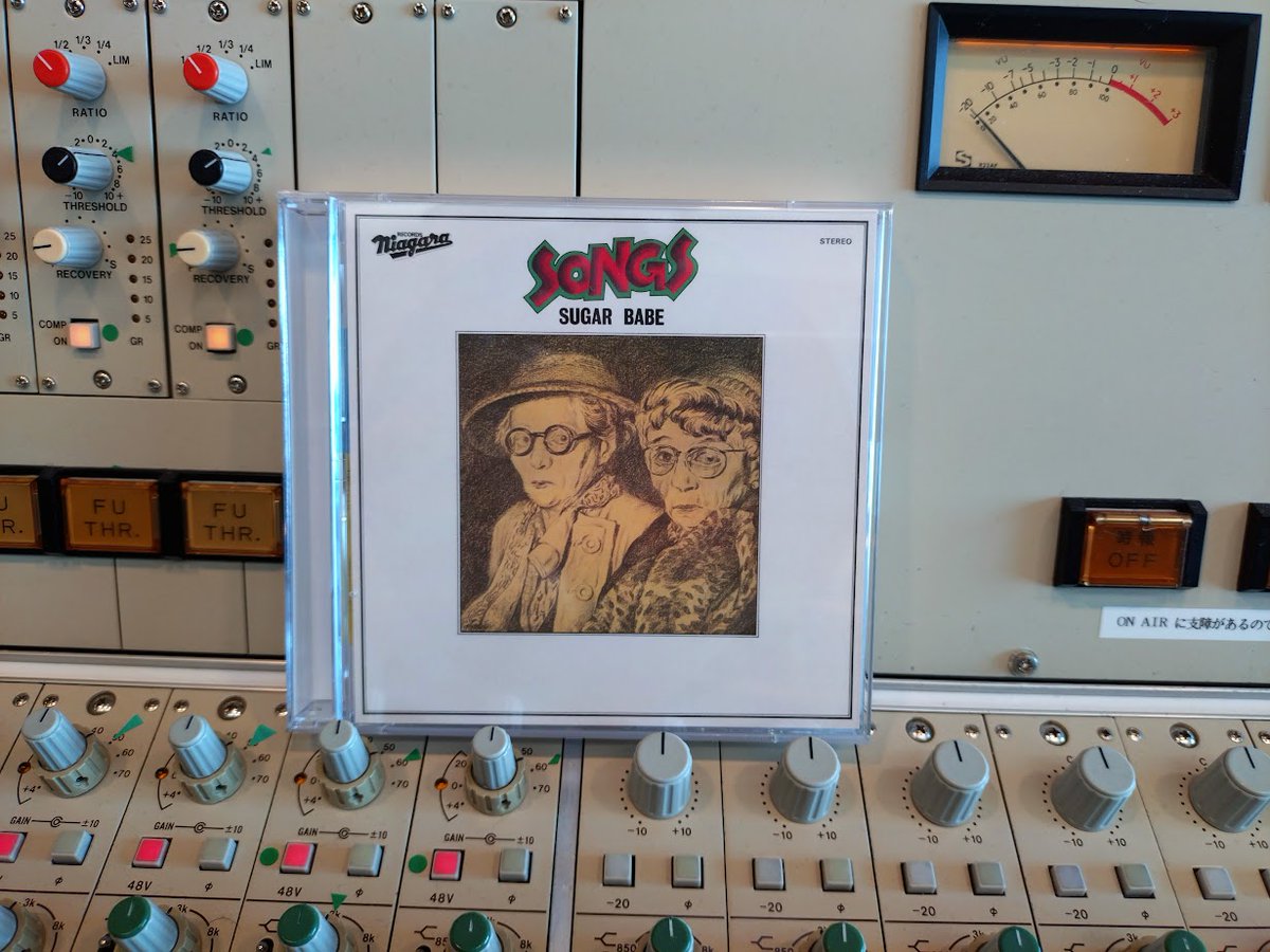 dmz_obc's tweet image. 今夜は山下達郎さんのデビュー50周年記念盤、シュガーベイブ「SONGS」からDISC2をご紹介。
94年、シュガーベイブの楽曲のみで構成された達郎さんの中野サンプラザでのライブ音源から、9曲お送りしました。
#DMZ1314 #ラジオ大阪 #山下達郎 #シュガーベイブ #SONGS