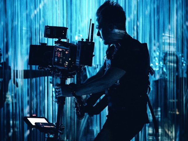 studioinsider_'s tweet photo. Want to know what it takes to work a Steadicam? 🎥

Tomas Antonsson, a Steadicam Operator, tells us all about it🗣️

For the full article, click the link in the comments🔗 https://t.co/UC58Qp8cAU