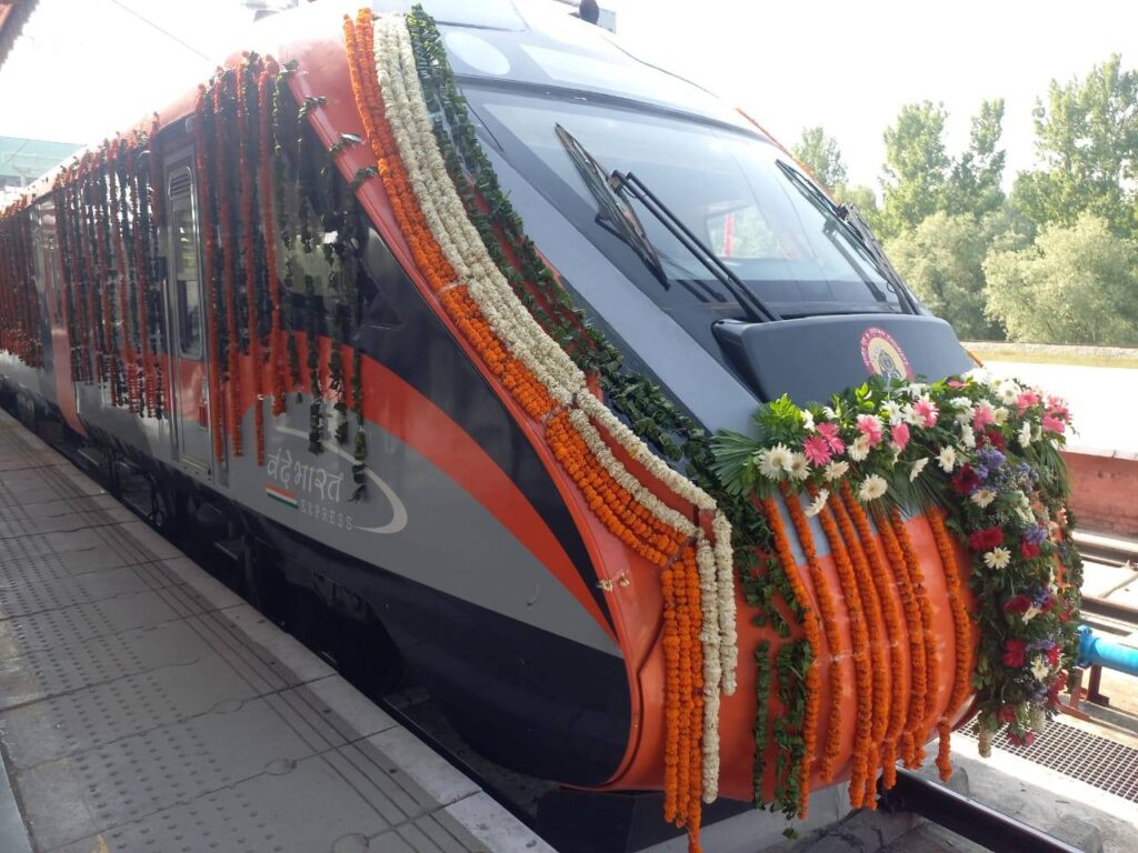 RailAnalysis's tweet image. PM Modi inaugurates Chenab and #AnjiBridges, #flagsoff #VandeBharattrains in #JammuKashmir

Read more: railanalysis.in/rail-news/pm-m…

#Inaugration #Chenabbridge #Railwayarchbridge #Infrastructure #Connectivity #Railinfrastructure #Bridges #Railanalysis