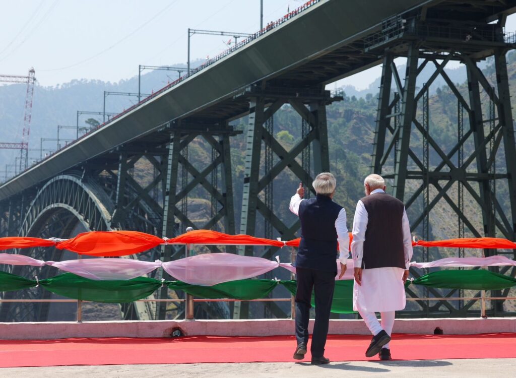 RailAnalysis's tweet image. PM Modi inaugurates Chenab and #AnjiBridges, #flagsoff #VandeBharattrains in #JammuKashmir

Read more: railanalysis.in/rail-news/pm-m…

#Inaugration #Chenabbridge #Railwayarchbridge #Infrastructure #Connectivity #Railinfrastructure #Bridges #Railanalysis
