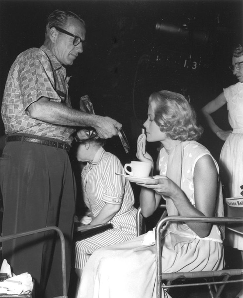 goldenagefilm's tweet photo. Some more great #BTS photos from #Hitchcock’s 1955 classic, To Catch A Thief. Starring Cary Grant And Grace Kelly, it was also the film that coaxed Grant out of retirement. https://t.co/EI0sSrFPQZ