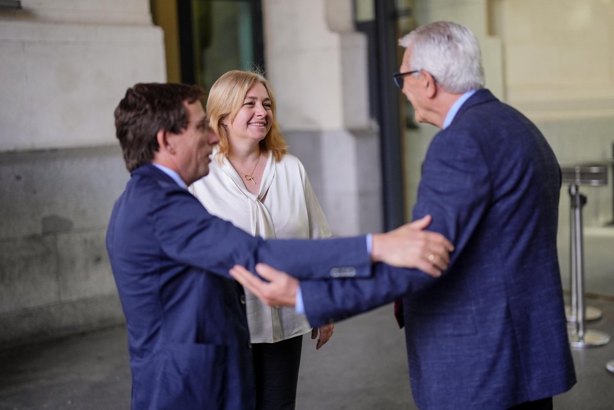 Inma Sanz Otero (@inmasanzo) on Twitter photo 🔵 Enhorabuena y felicidades a los profesionales que han servido a lo largo de estos 20 años en <a href="/madridsalud/">Madrid Salud. Ayuntamiento de Madrid</a>.
Todos y cada uno de vosotros habéis hecho que la capital sea un referente en la promoción de la salud.
Los madrileños estamos orgullosos de vuestro trabajo.
Veinte 🔵 Enhorabuena y felicidades a los profesionales que han servido a lo largo de estos 20 años en <a href="/madridsalud/">Madrid Salud. Ayuntamiento de Madrid</a>.
Todos y cada uno de vosotros habéis hecho que la capital sea un referente en la promoción de la salud.
Los madrileños estamos orgullosos de vuestro trabajo.
Veinte