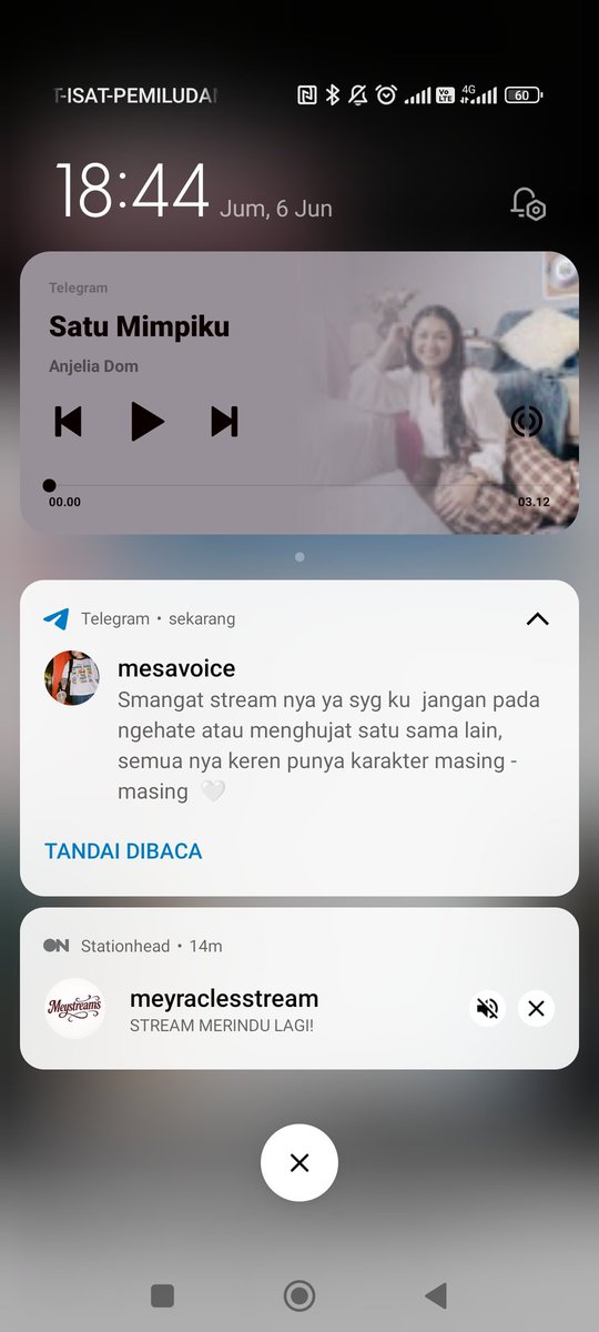 SabarHt07's tweet photo. Bagaimana ngga nge-fans banget sama anak kecil ini🫶🏻 dia selalu support teman"nya❤️ proud of you me sukses selalu idola ✨
#MesaMerinduLagi
#MerinduLagiisOUTNOW https://t.co/5aU4eEFLIo