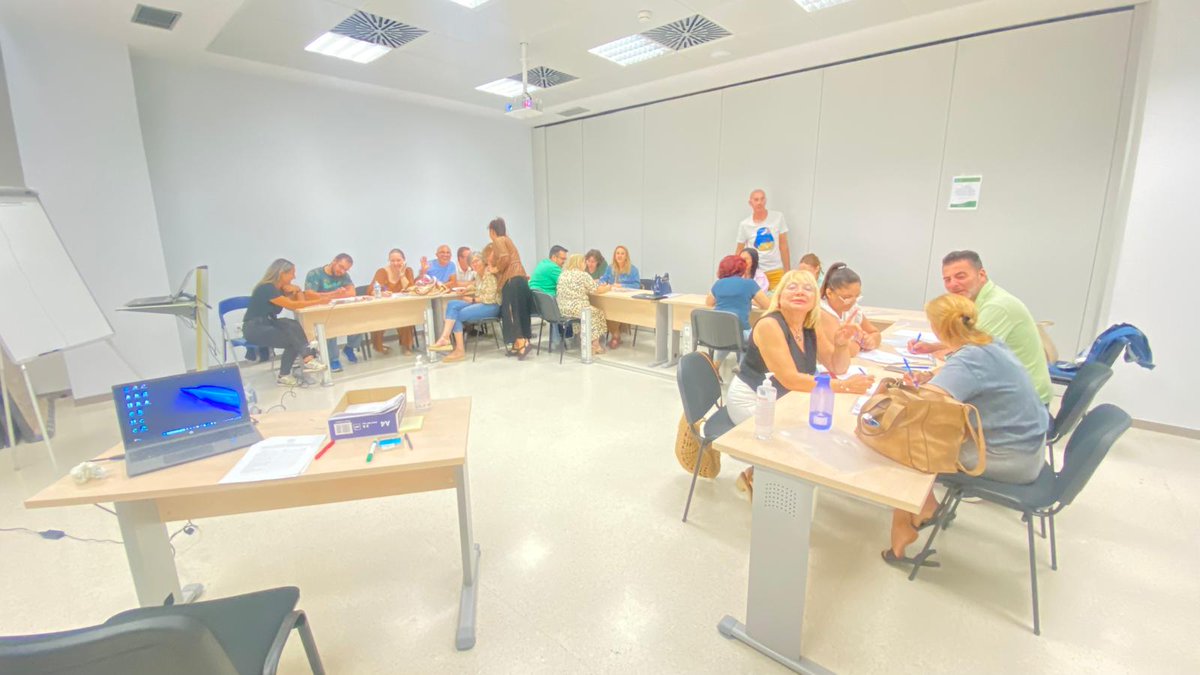 Hospital Universitario Poniente (@huniv_poniente) on Twitter photo Primer curso teórico-práctico en el #HUnivPoniente impartido por Salud Mental sobre técnicas de desescalada
Basado en autogestión de emociones y desarrollo de herramientas fundamentales para su aplicación en situaciones conflictivas
#SomosPoniente
<a href="/saludand/">Consejería de Salud y Consumo</a> <a href="/AlmeriaJunta/">AlmeríaJunta</a> <a href="/peacro/">PEDRO ACOSTA</a> Primer curso teórico-práctico en el #HUnivPoniente impartido por Salud Mental sobre técnicas de desescalada
Basado en autogestión de emociones y desarrollo de herramientas fundamentales para su aplicación en situaciones conflictivas
#SomosPoniente
<a href="/saludand/">Consejería de Salud y Consumo</a> <a href="/AlmeriaJunta/">AlmeríaJunta</a> <a href="/peacro/">PEDRO ACOSTA</a>