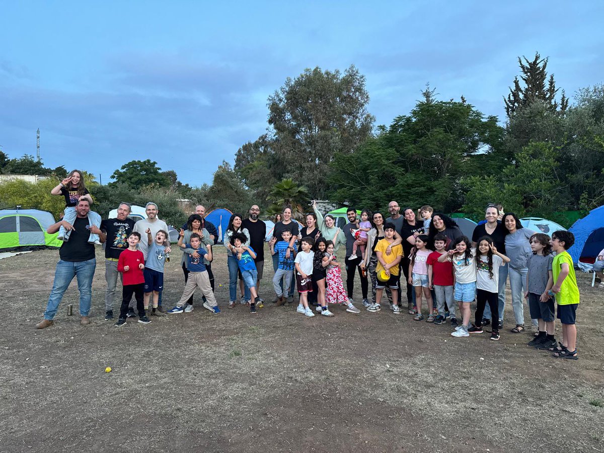 מזה חמש שנים גיא אצלנו לומד במסלול קהילתי בחולון, זה התחיל בגן טרום-טרום חובה והיום הוא מסיים במסגרתו כיתה ב' בבית הספר ניצנים. קהילת ההורים שלנו היא מפלט
זו הזדמנות האחרונה של מי שרוצה להצטרף אלינו לקהילה לכיתה ג' להירשם – מוזמנים לפנות אלי בפרטי, אנחנו נשמח לחברים חדשים