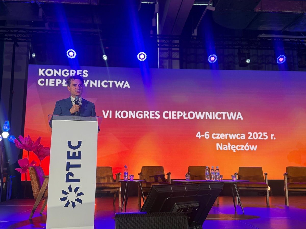 Marcin Laskowski (@laskowski_mar) on Twitter photo Zakończył się organizowany przez <a href="/PTEC_/">Polskie Towarzystwo Energetyki Cieplnej (PTEC)</a> VI Kongres Ciepłownictwa – dziękuję za dwa dni intensywnych dyskusji o przyszłości sektora ciepłownictwa systemowego. Szczególną uwagę skierowaliśmy na współpracę KSE i systemów ciepłowniczych oraz jej otoczenia regulacyjnego. <a href="/Grupa_PGE/">PGE Polska Grupa Energetyczna</a> Zakończył się organizowany przez <a href="/PTEC_/">Polskie Towarzystwo Energetyki Cieplnej (PTEC)</a> VI Kongres Ciepłownictwa – dziękuję za dwa dni intensywnych dyskusji o przyszłości sektora ciepłownictwa systemowego. Szczególną uwagę skierowaliśmy na współpracę KSE i systemów ciepłowniczych oraz jej otoczenia regulacyjnego. <a href="/Grupa_PGE/">PGE Polska Grupa Energetyczna</a>