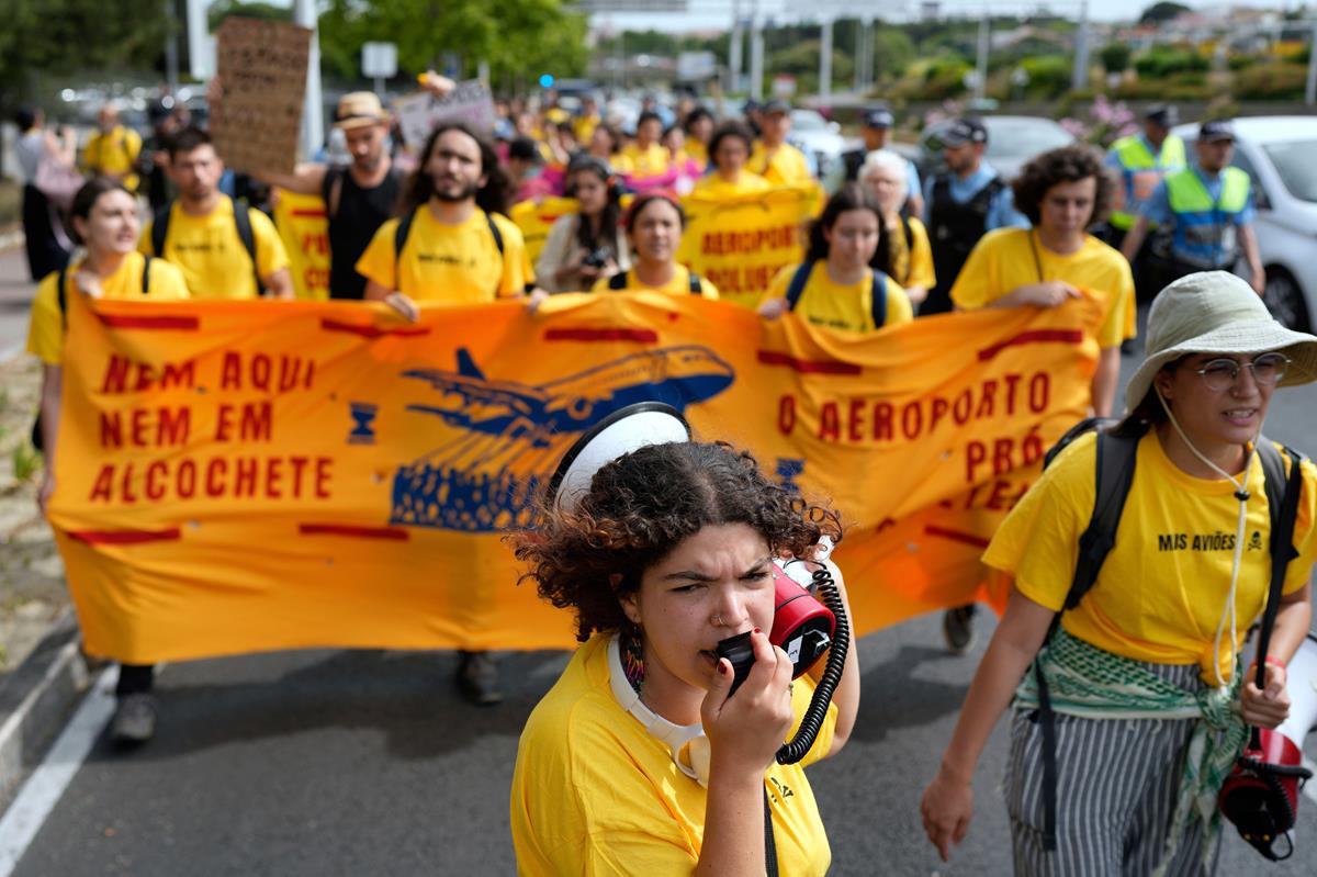 The EU’s green transition could be stalling — not for lack of ambition, but cash.
As climate funds dry up and defence spending surges, EU leaders face a hard truth: bold goals need bold budgets, writes <a href="/fed_disario/">Federica Di Sario</a> in this week’s newsletter. bit.ly/4kva4OI