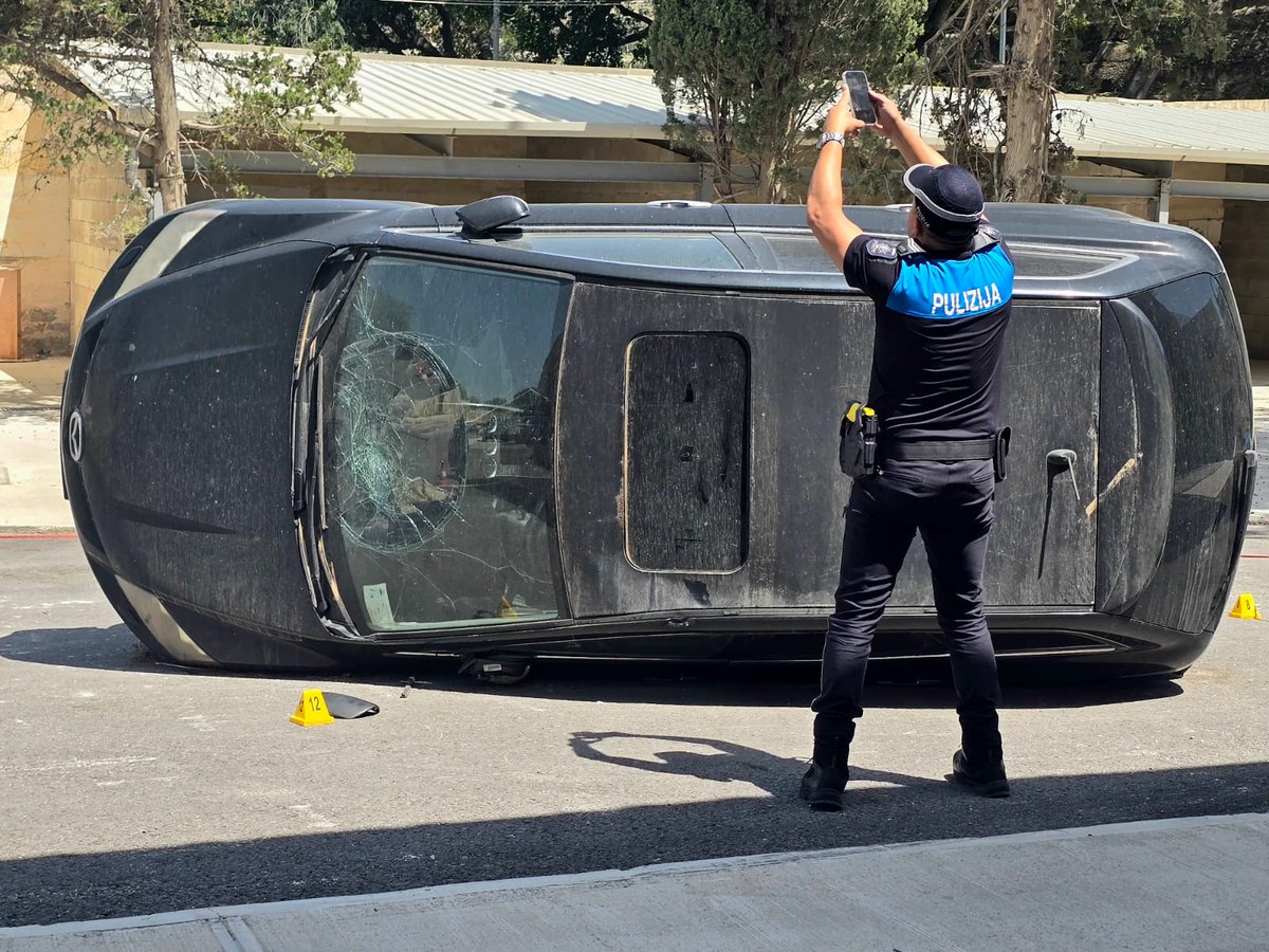 Newsbook_com_mt's tweet image. The @MaltaPolice officially introduced a new Roads Policing Unit, dedicated to the #investigation of serious road #accidents that result in #injuries or #fatalities, employing advanced equipment and forensic techniques.

#Malta #LocalNews 
🔗 i.newsbook.com.mt/qkBRwY8