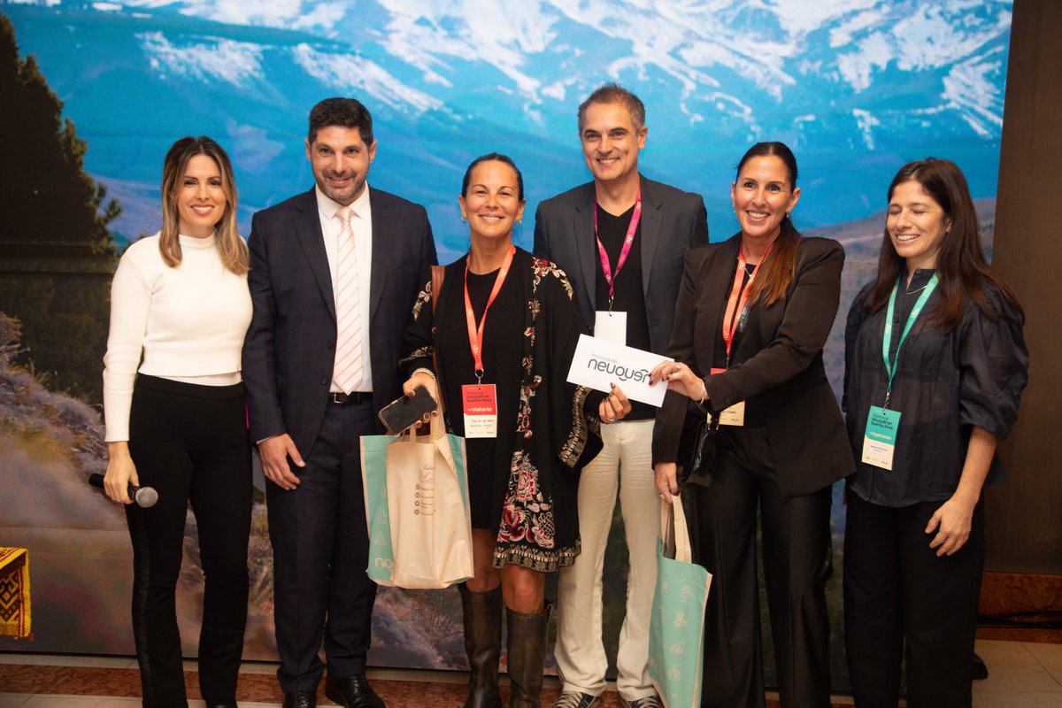 ❄️📣 Y la nieve neuquina llegó a Buenos Aires: La provincia desplegó un show increíble junto con toda la oferta de nieve de los destinos y centros de esquí en pleno centro porteño!
En una jornada inolvidable, durante la mañana, la provincia del Neuquén reunió a los profesionales