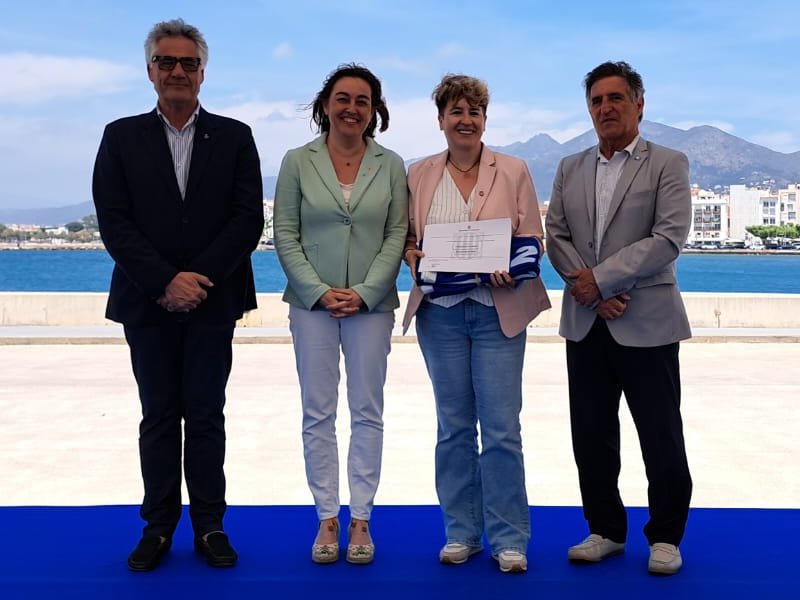 Visit Mataró (@visit_mataro) on Twitter photo La regidora de Promoció de Ciutat <a href="/HeidiPerezPerez/">Heidi Perez</a> ha recollit les banderes blaves que aquest estiu onejaran a les platges del Callao i el Varador 🏖️
El distintiu reconeix internacionalment la qualitat i els serveis de les platges 🔝
El <a href="/portdemataro/">Port de Mataró</a> també té bandera blava La regidora de Promoció de Ciutat <a href="/HeidiPerezPerez/">Heidi Perez</a> ha recollit les banderes blaves que aquest estiu onejaran a les platges del Callao i el Varador 🏖️
El distintiu reconeix internacionalment la qualitat i els serveis de les platges 🔝
El <a href="/portdemataro/">Port de Mataró</a> també té bandera blava
