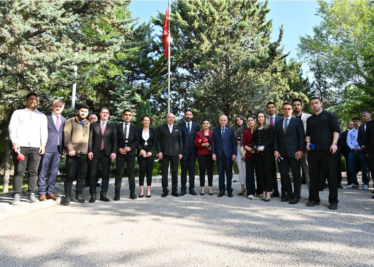 MHP lideri Devlet Bahçeli’nin basın mensuplarıyla bayram hatırası
