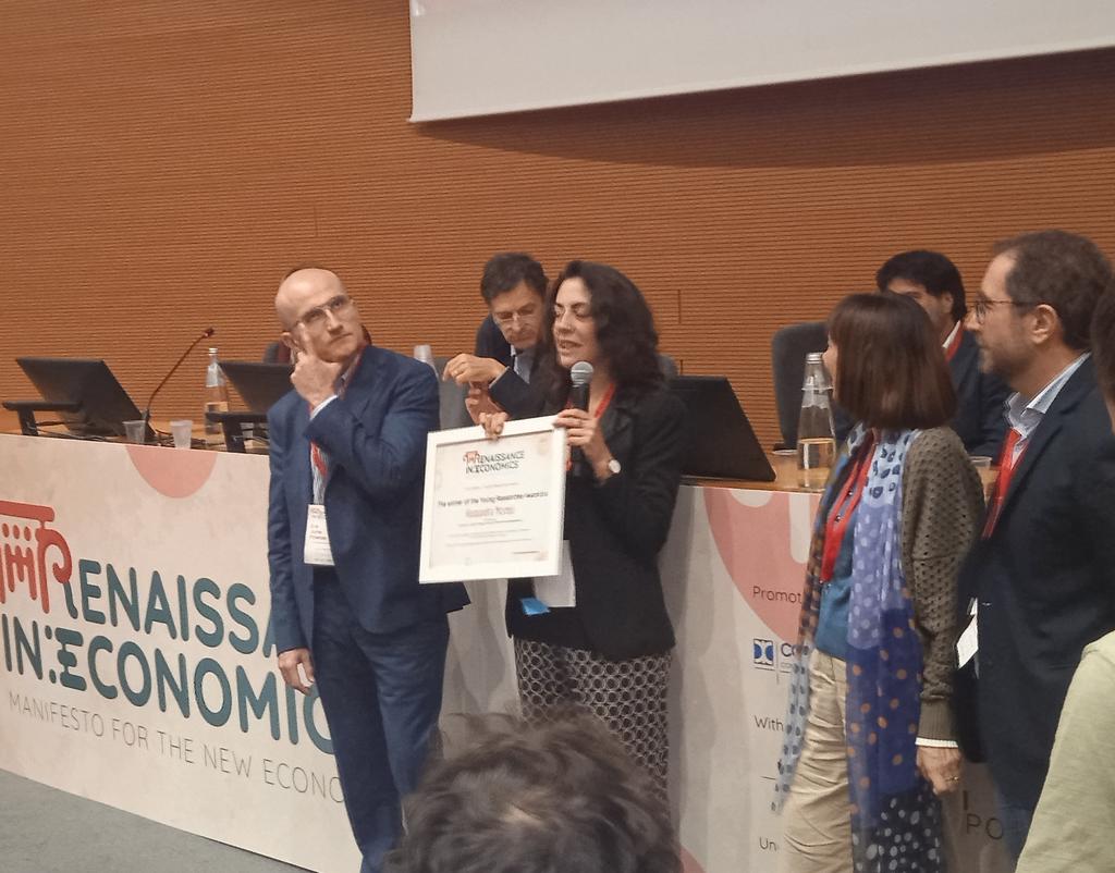 Festival Nazionale dell’Economia Civile (@fnecfestival) on Twitter photo Giulio Guarini (Professore di Economia dell'Università della Tuscia) consegna il premio giovani ricercatori promosso dal Festival Nazionale dell'Economia Civile ad <a href="/AlessandraMores/">Alessandra Moresi</a> per il suo lavoro sul tema del femminismo e delle candidature in politica Giulio Guarini (Professore di Economia dell'Università della Tuscia) consegna il premio giovani ricercatori promosso dal Festival Nazionale dell'Economia Civile ad <a href="/AlessandraMores/">Alessandra Moresi</a> per il suo lavoro sul tema del femminismo e delle candidature in politica