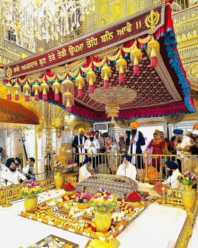 ਸੋਚ ਨੂੰ ਉੱਚਾ ਰੱਖ, ਪਰ ਪੈਰ ਜ਼ਮੀਨ 'ਤੇ,
ਸਫਲਤਾ ਆਉਂਦੀ ਏ ਥੋੜੀ ਦੇਰੀ ਨਾਲ।
ਸਬਰ ਰੱਖ, ਮਿਹਨਤ ਜਾਰੀ ਰੱਖ,
ਵਕਤ ਕਦੇ ਕਿਸੇ ਦਾ ਇੱਕੋ ਜਿਹਾ ਨਹੀਂ ਰਹਿੰਦਾ।

ਵਾਹਿਗੁਰੂ ਜੀ 🙏

#GoodNightX 
#GoodNightTwitterWorld