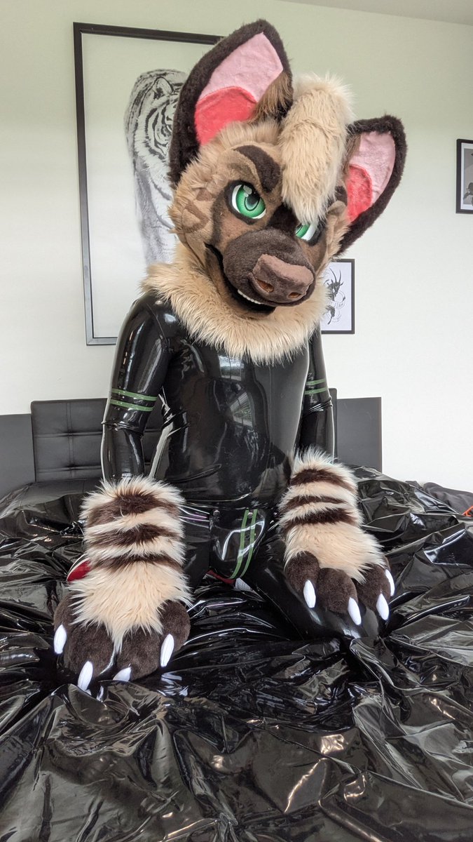 It's Friday, so come spend the day rubbing and worshipping my shiny body, and you might get to celebrate Fat Cock Friday with me