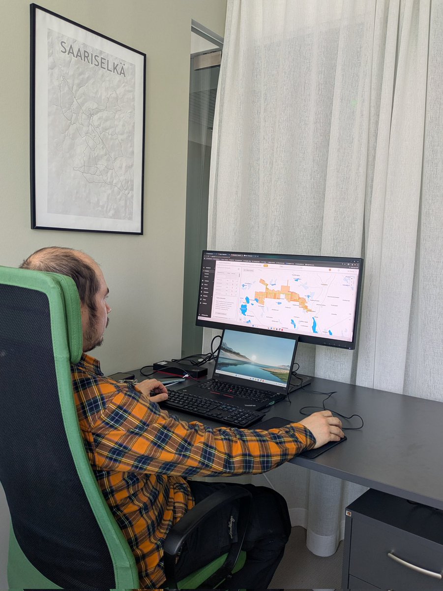 Akin työviikko on sujunut yksityisteiden parissa.

Hommina työpöydällä ollu mm.

 🔸Tiekunnan kokouksen pitäminen
 🔸Tilinpäätösasiakirjojennvalmistelua
 🔸Hoitokunnan palkkioidenmaksua
 🔸Tieyksiköintiä
 🔸Kesän kunnossapitotöistä sopimista

Monipuolisia tieisännöintihommia 😀