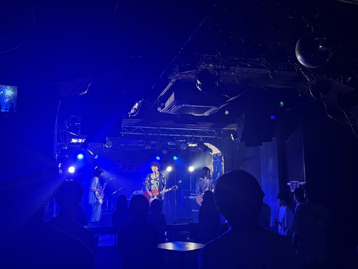 NEW GRAVITY -ニューグラ- (@newgravity_2024) on Twitter photo 【#ニューグラ クイックレポ】
Winston
巧みに使い分ける音の引き出しと艶のある歌声を味わっていたら、30分があっという間に溶けてしまった
レトロかつモダンで愛とロマンを奏でるロックンロールは様々な表情を誘う。ブギウギのリズムが今ここまで合うバンドもいないでしょ
🖊️<a href="/sakidori_yutuba/">遊津場(先取り邦ロック紹介/音楽ライター)</a> 【#ニューグラ クイックレポ】
Winston
巧みに使い分ける音の引き出しと艶のある歌声を味わっていたら、30分があっという間に溶けてしまった
レトロかつモダンで愛とロマンを奏でるロックンロールは様々な表情を誘う。ブギウギのリズムが今ここまで合うバンドもいないでしょ
🖊️<a href="/sakidori_yutuba/">遊津場(先取り邦ロック紹介/音楽ライター)</a>