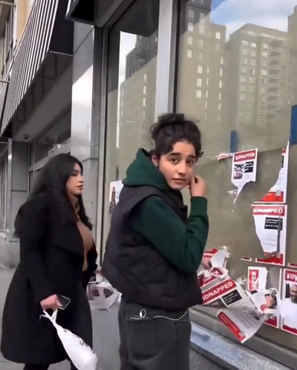 SocialistMMA's tweet image. All men want is a girl who wants to Free Palestine