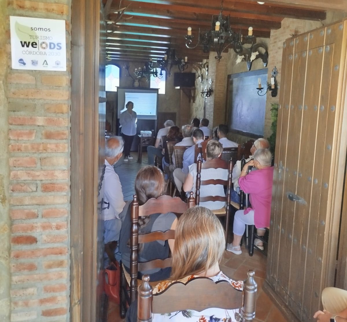 Emcotur's tweet image. Ayer vivimos una jornada clave en Villanueva de Córdoba 💡 “Diseño de experiencias turísticas usando IA”. Gracias a @CIETPEDROCHES por su colaboración constante y al resto de colaboradores y asistentes. 

🌿 ¡Seguimos construyendo el futuro del turismo en Tierras de Córdoba!