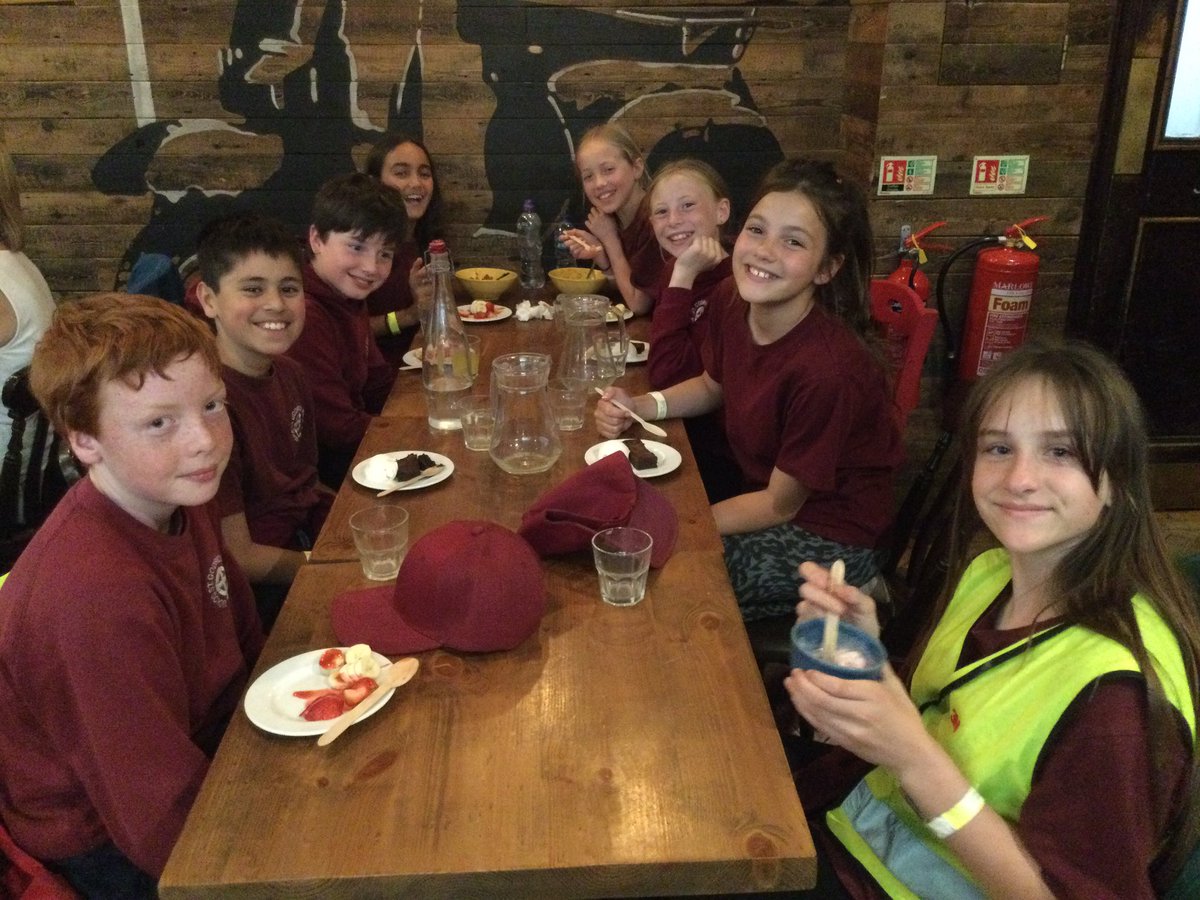 Time to refuel! 🍽🍕 #stgdbethelight