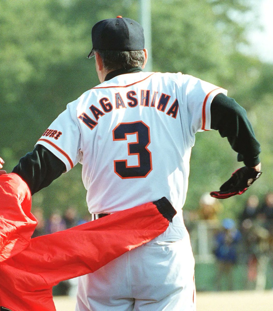 TokyoGiants's tweet image. 6月3日に逝去された長嶋茂雄終身名誉監督に哀悼の意を表し、東京ドームで行われる8月16日(土)の阪神戦を「長嶋茂雄終身名誉監督追悼試合」として開催します。
当日は、巨人軍の監督・コーチ・選手が栄光の背番号「3」のユニホームを着用します。
giants.jp/news/26417/
#新風 #ジャイアンツ