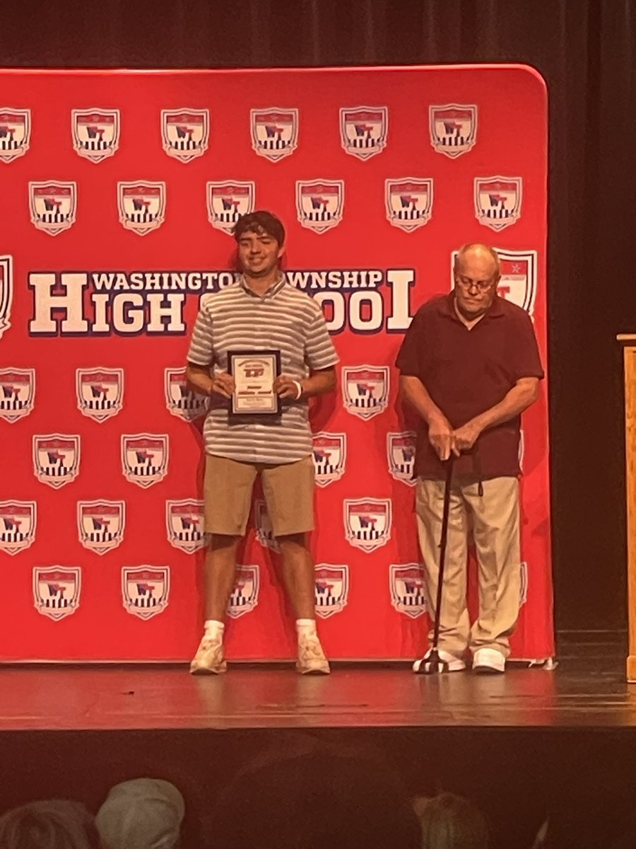 Congrats to senior Gavin Mroz honored last night as Most Courageous Athlete at our Senior athletic awards last night !!!