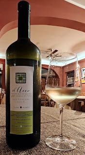Il nostro vino della settimana, come sempre descritto in 300 battute, ci porta alla scoperta di un vino da alicante nera vinificata in bianco

percorsidivino.blogspot.com/2025/06/fuori-…