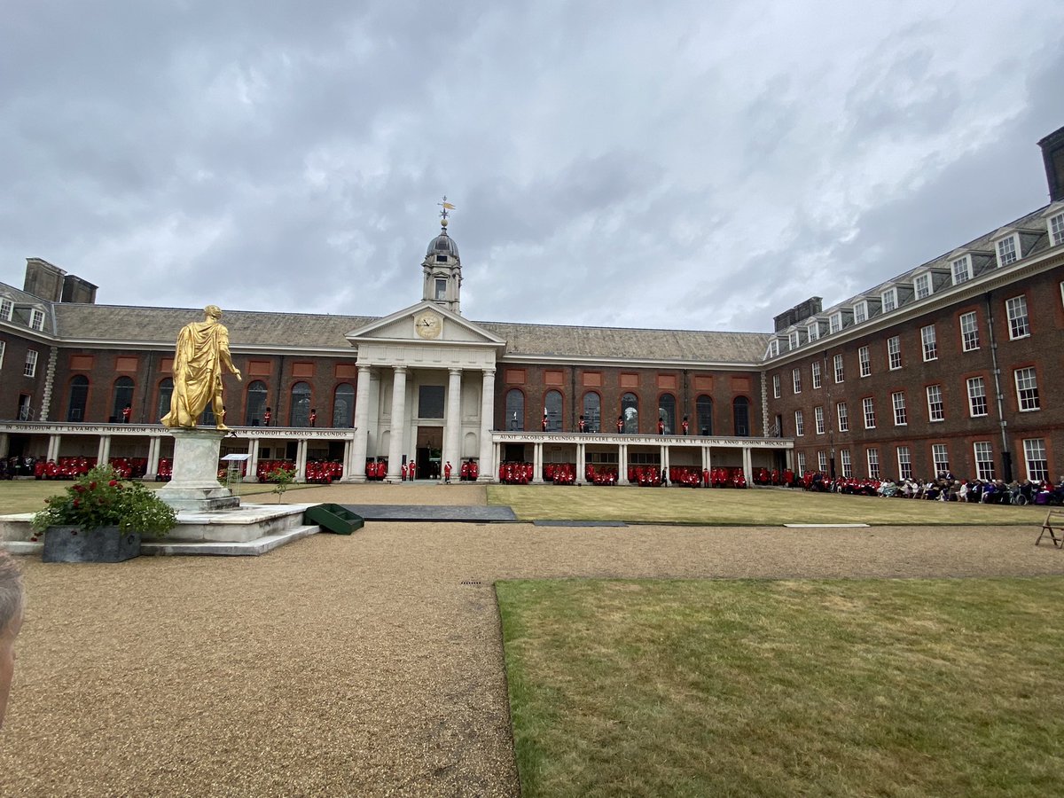 Wonderful to have been back at <a href="/RHChelsea/">Royal Hospital Chelsea</a> for Founders Day. Incredible parade from the pensioners despite terrible weather.