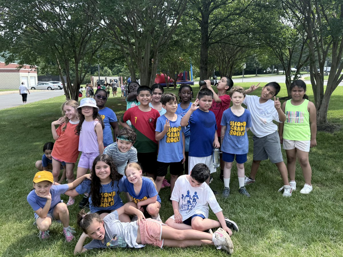 MissElizabethB tweet media