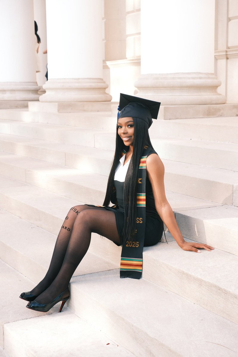 sexy grad 👩🏽‍🎓😍