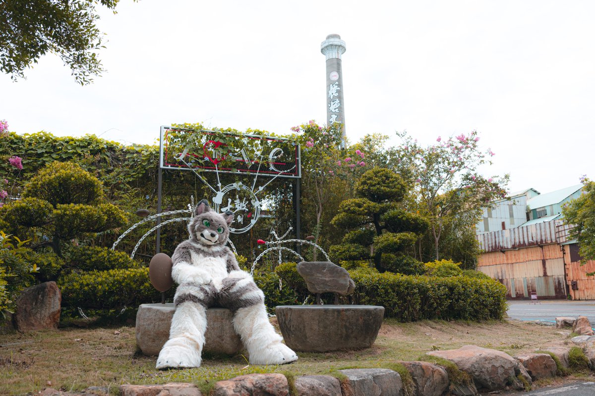 美好的週末出門走走吧！

📷: <a href="/goat83262/">Yangi🔜UTFG</a> 

#FursuitFriday